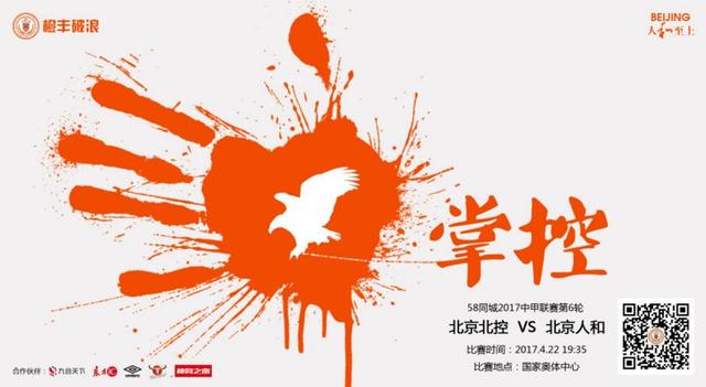在客厅做瑜伽的小姨子