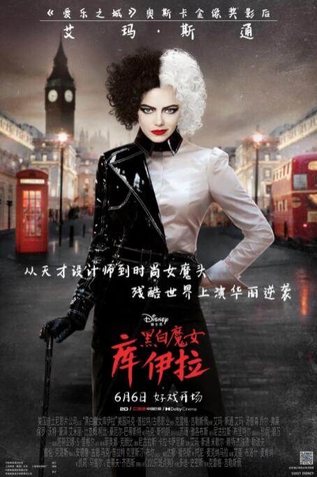 在客厅做瑜伽的小姨子